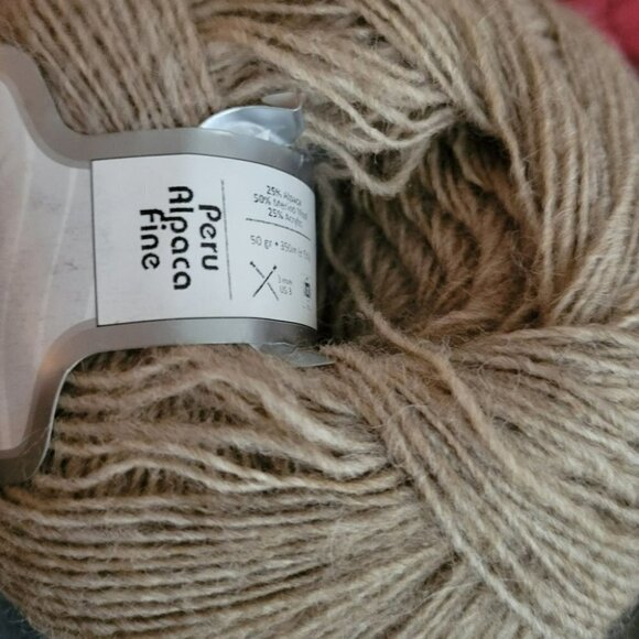 Alpaca blend 2 piece set beannie and scarf,  pompom hand made crochet - Picture 6 of 8